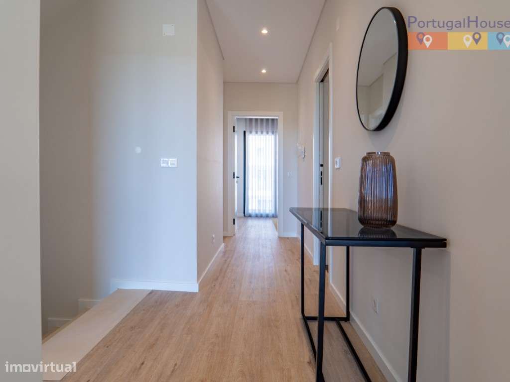 Vivenda T4+1 na praia do Areal com piscina.-24