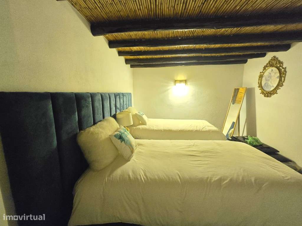 Moradia T5 Moderna com Piscina Aquecida e Garagem para 4 Carros-31