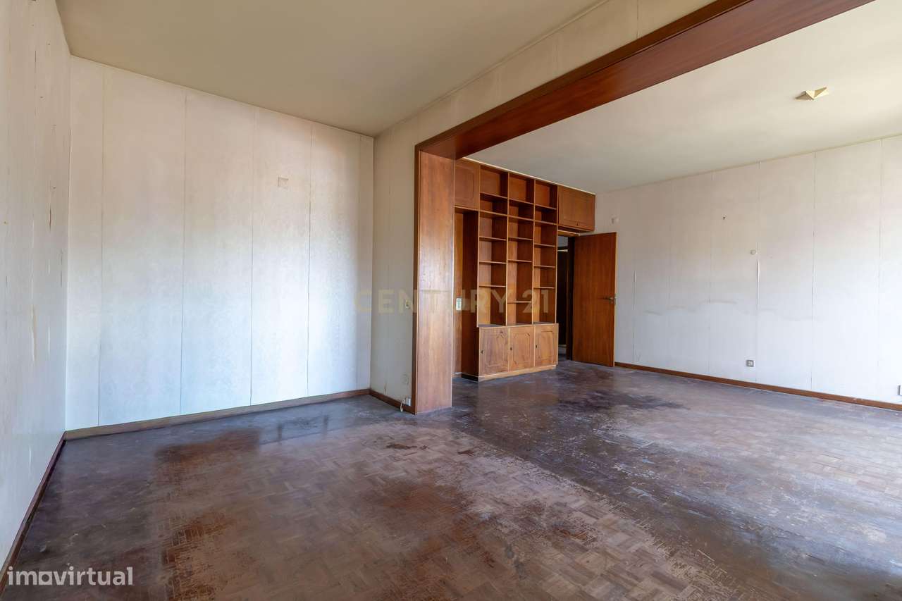 Miraflores | Luz, Espaço e Vistas Desafogadas para Criar uma Casa Únic-13