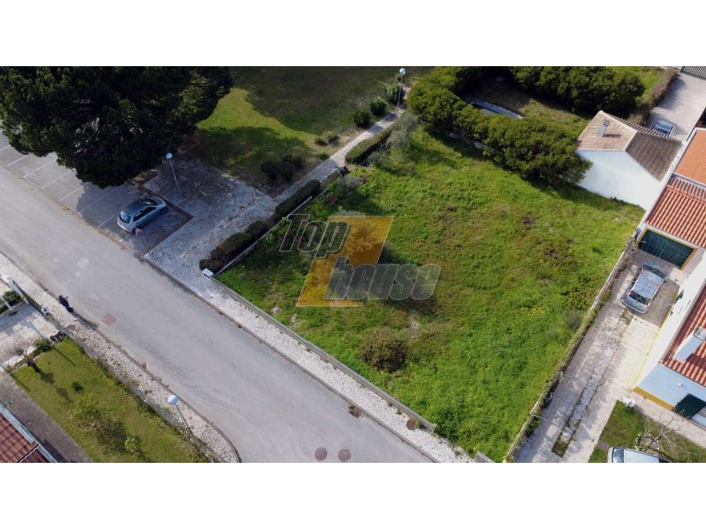 Terreno urbano perto do mar e lago em Sesimbra-8
