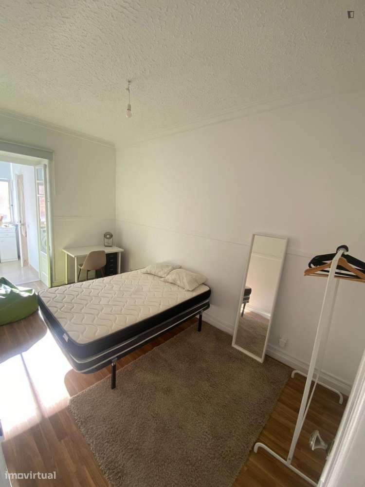 Quarto - localizado em Anjos Lisbon - Grande imagem: 3/7