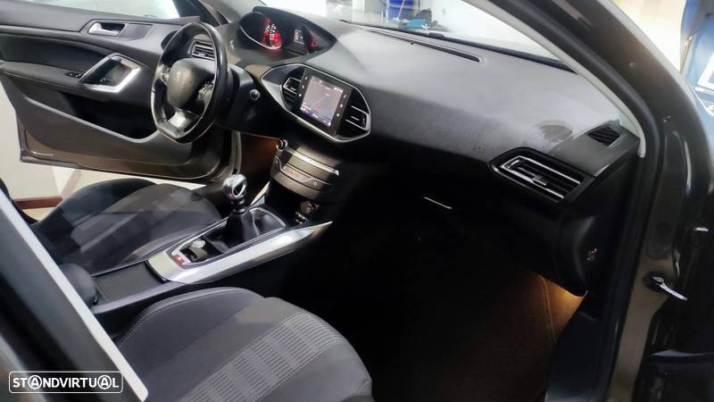 Peugeot 308 1.2 PureTech Style - 25