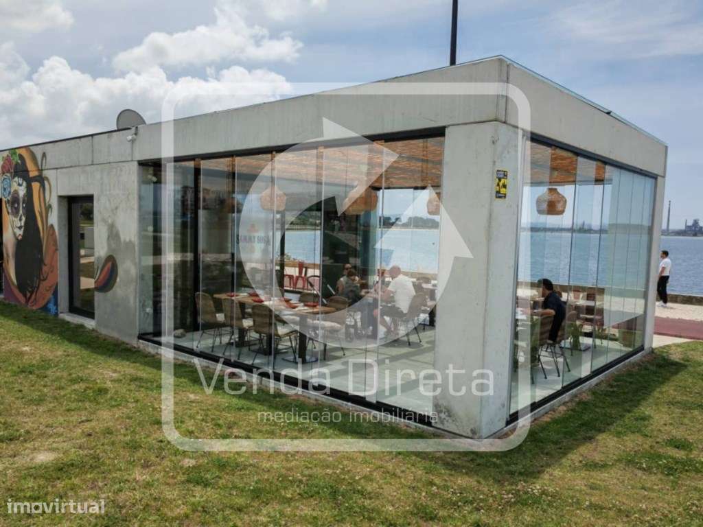 Moradia T4 Duplex com Logradouro perto da Estação Fluvial do Barreiro.-19