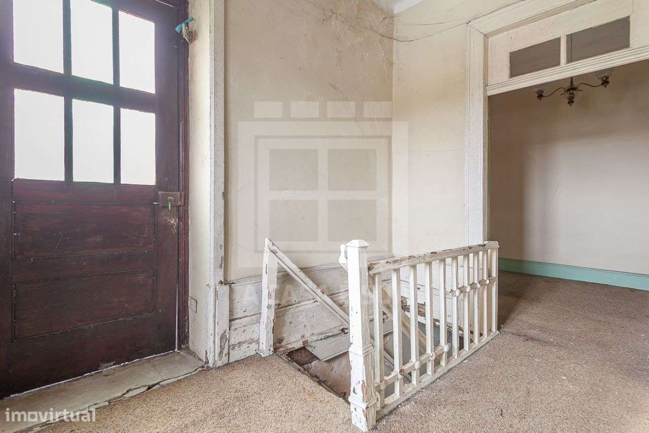 Moradia independente para reconstrução em Rio Meão - Grande imagem: 5/12