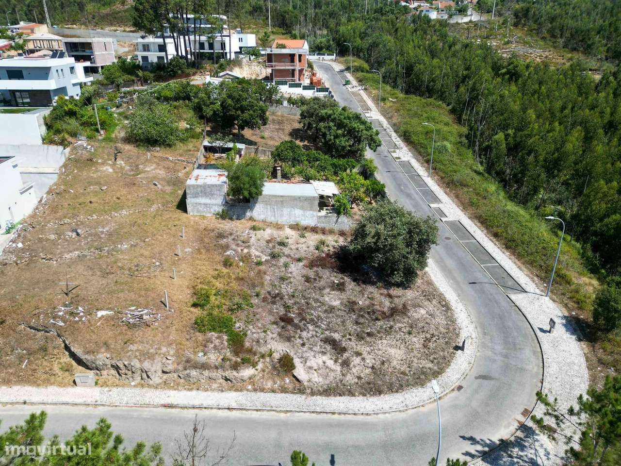 NOVIDADE  Terreno Urbano, 428m2, em gaveto, urbanização nova.-10
