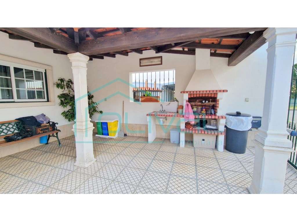 Espaço Comercial com armazéns-22