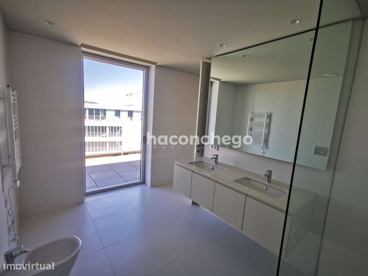 Penthouse T4 de Luxo em Barcelinhos – Totalmente Equipada com equipame-23