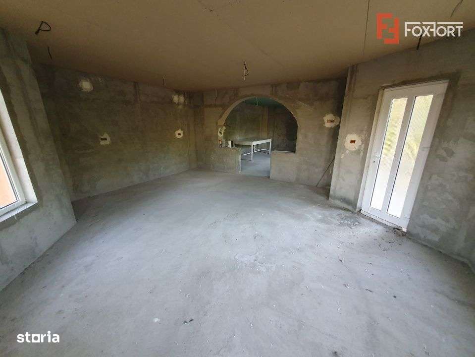 Casa individuala cu 5 camere si 2 bai, Central Jebel-9