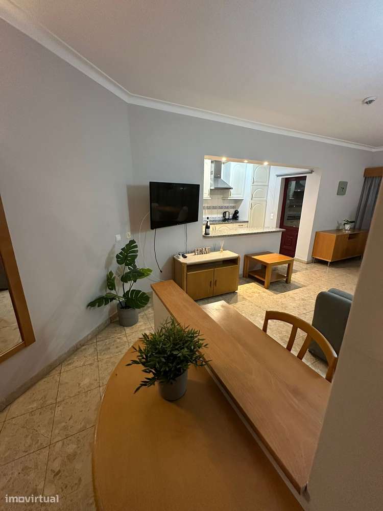 Apartamento T1 com lugar de parqueamento e piscina-7