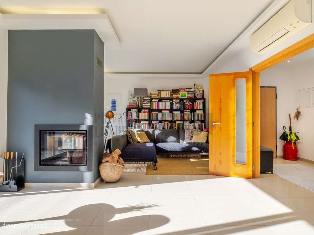 Moradia T4 na Aroeira, contemporânea com piscina e cave-5