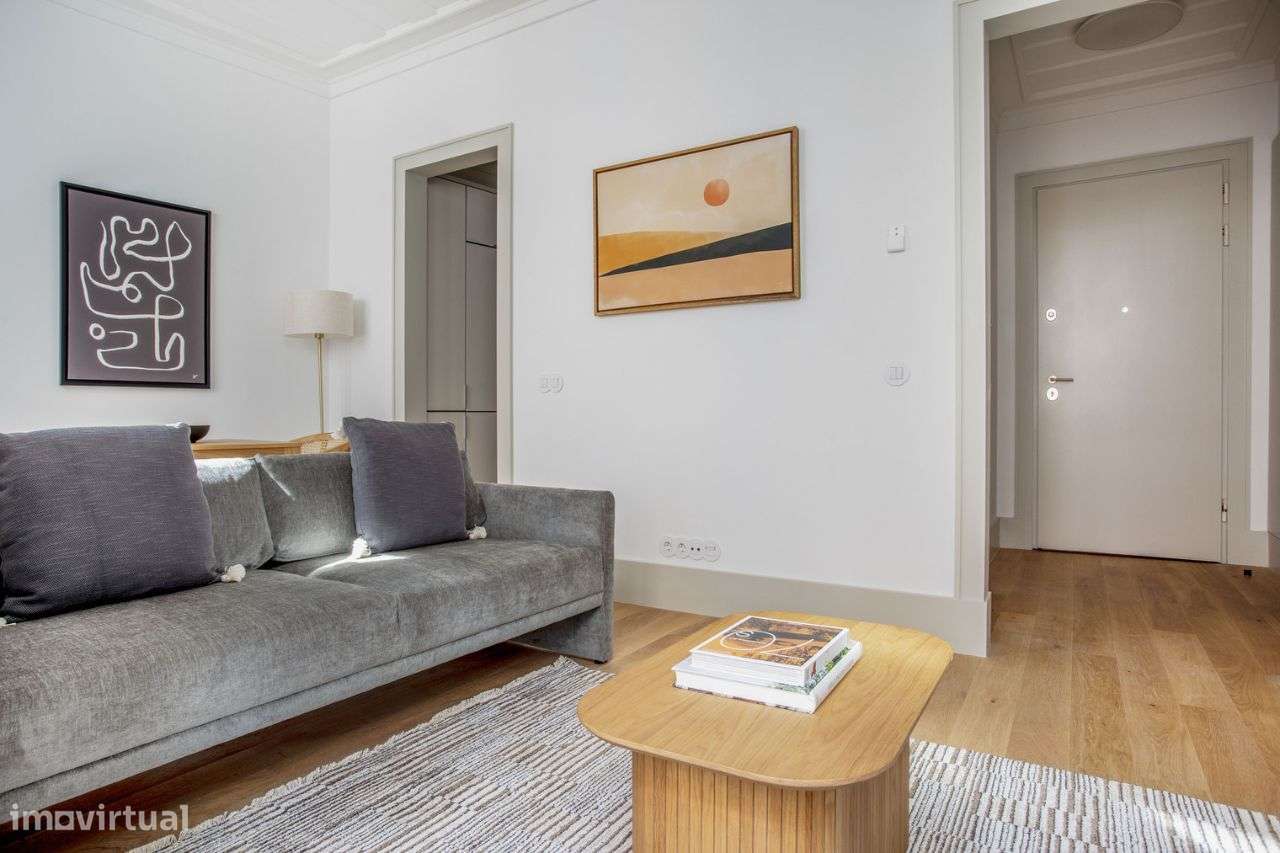 Furnished Apartment in  Baixa - Grande imagem: 2/17