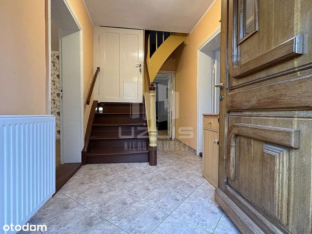 Dom z budynkami gospodarczymi w sercu Skarszew-9