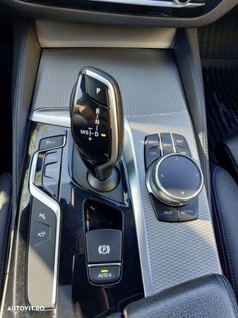 BMW Seria 5 530d xDrive Aut. Luxury Line - 7