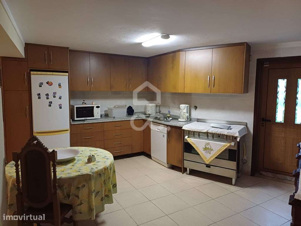 Moradia Bi-familiar T5+T2 em Palmeira, Santo Tirso-47