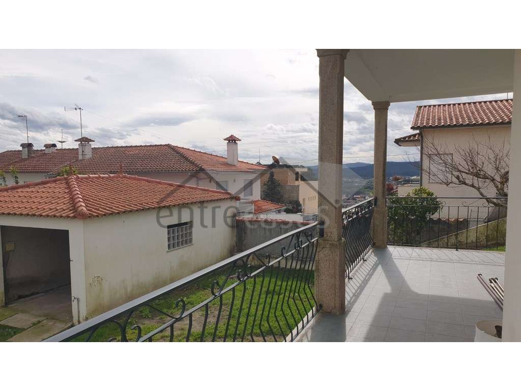 Prédio/Moradia T5 independente-25