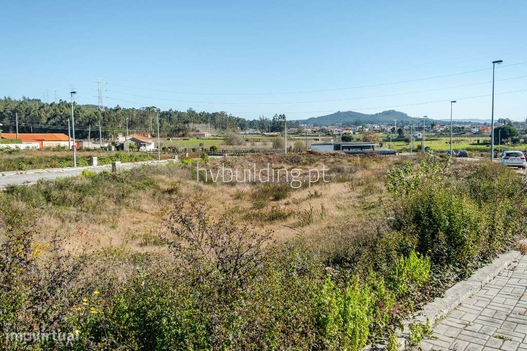 Lote com 950m2 localizado junto da estrada nacional em Perelhal, Barce - Grande imagem: 5/31