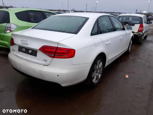 AUDI A4 B8 SEDAN 2.0 TDI 2011r. CAŁA NA CZĘŚCI GORLICE - 9