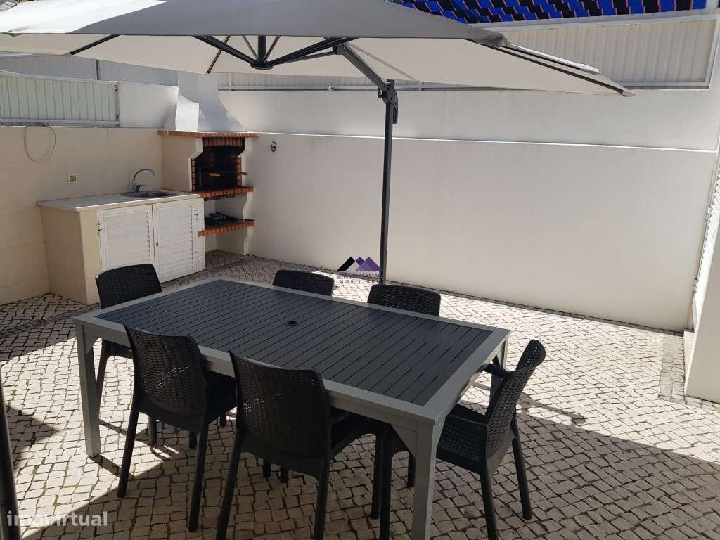 Moradia T3+1 com Estacionamento, Logradouro e Sótão-17