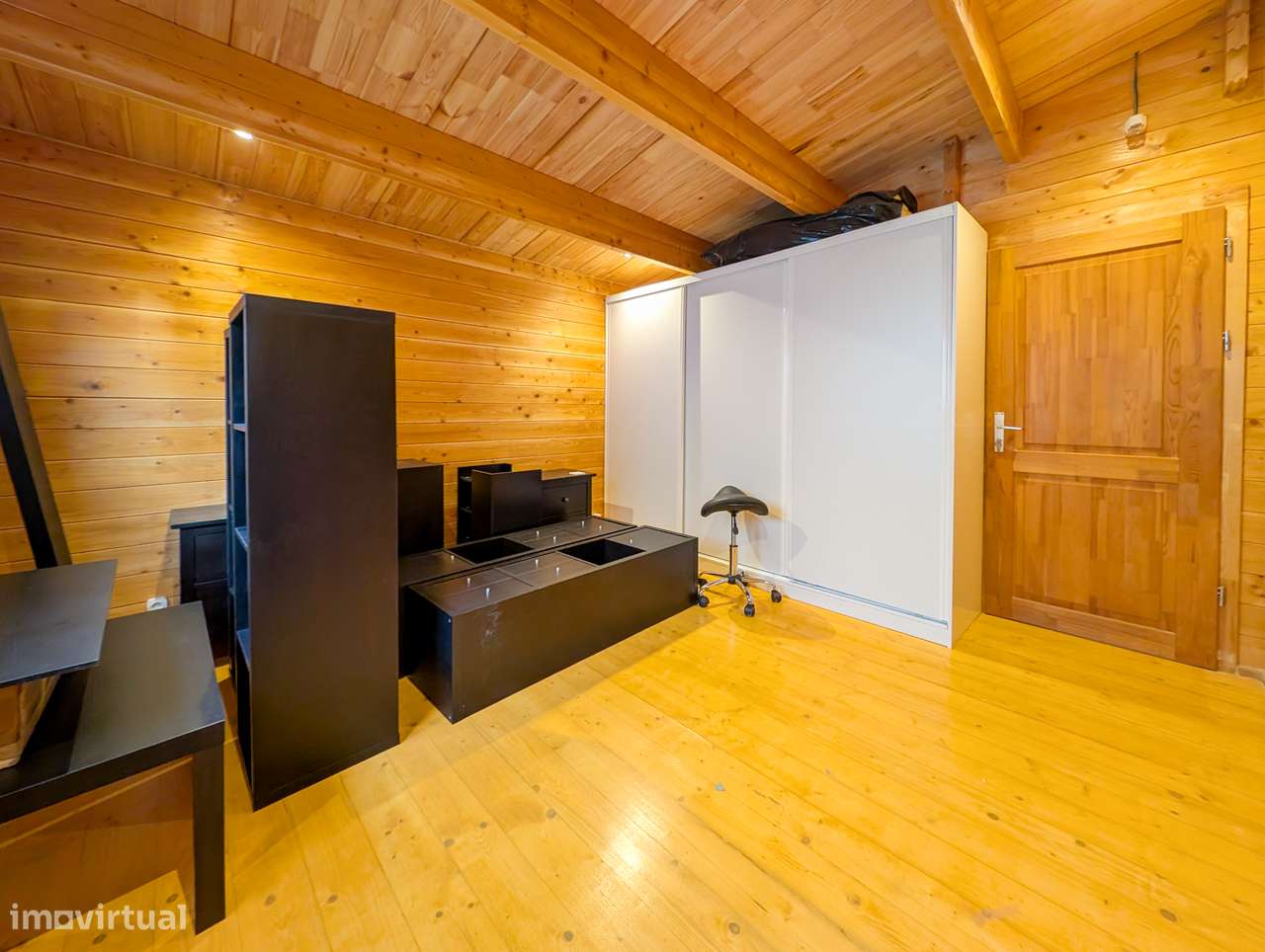 Terreno de 300 m² com moradia T4 em madeira – Charneca de Caparica-25