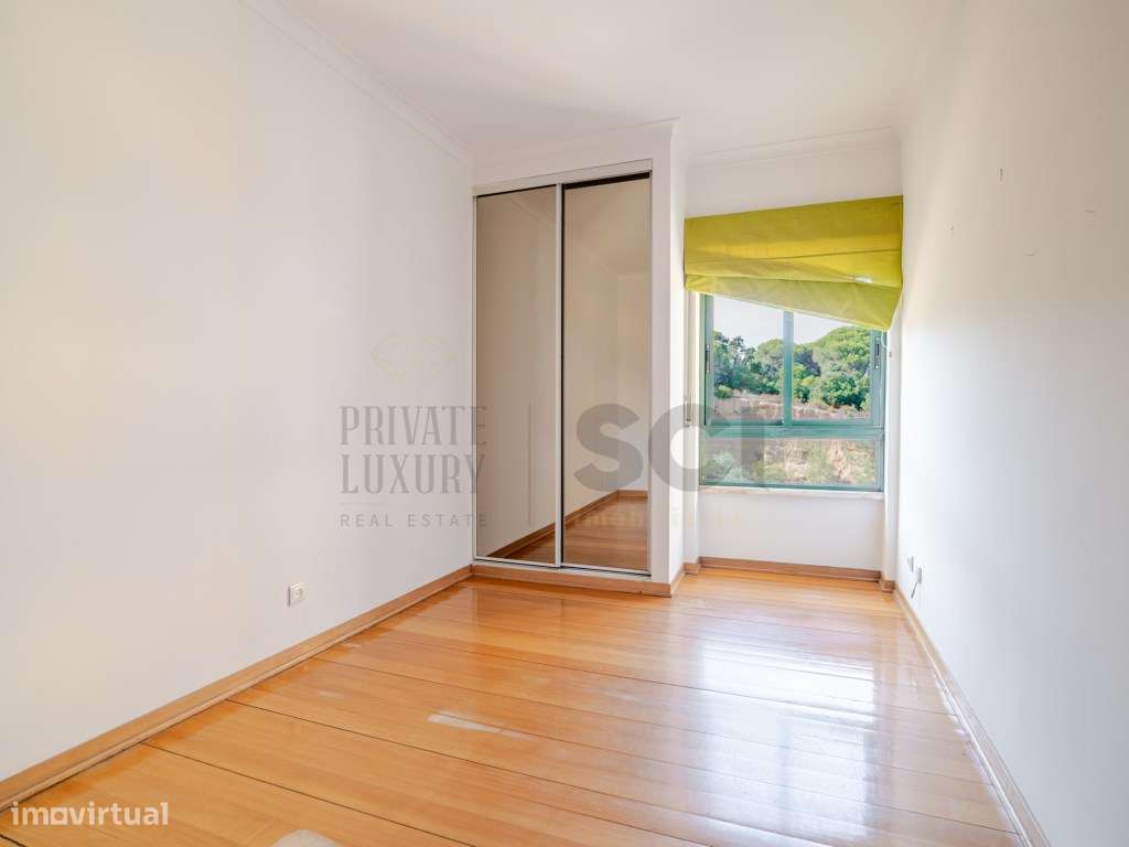 Apartamento T3 Parque da Paz Almada Arrecadação e Varandas-19