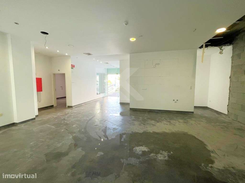 Loja Localizada nos Piornais São Martinho Funchal - Grande imagem: 5/21