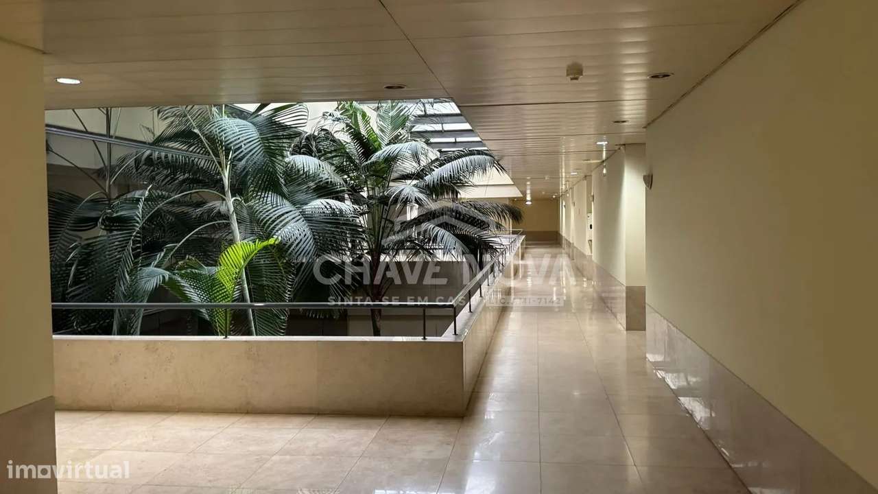 Escritório c/ 37m2 em frente a Estação Metro Galiza (Porto) - Grande imagem: 3/11