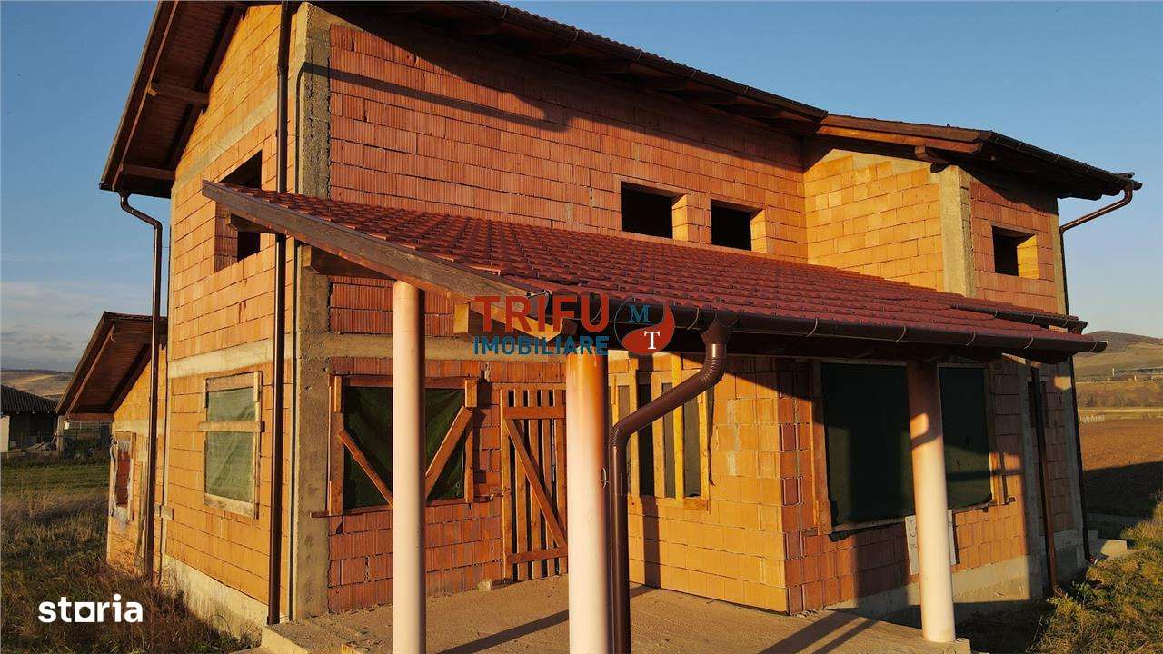 Casă la roșu cu garaj în Orizont - Imagine principală: 4/17