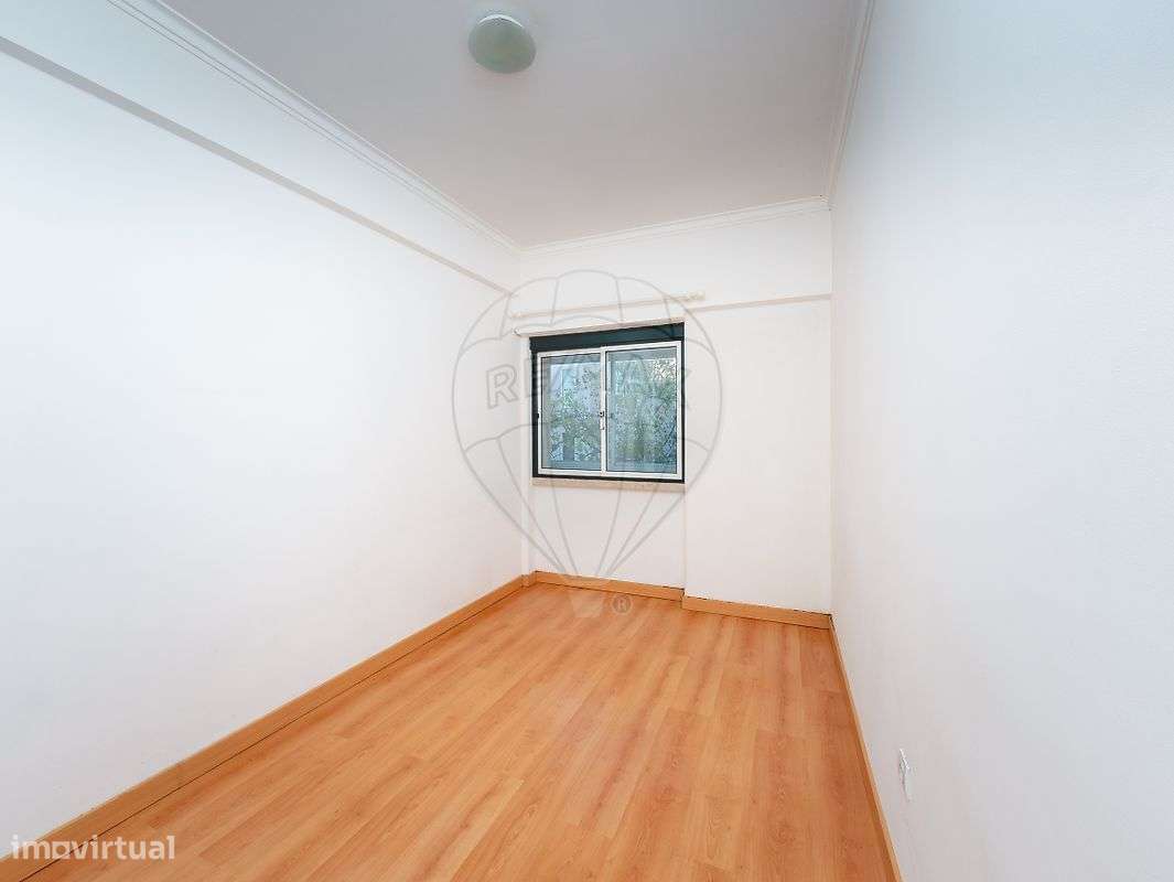 Apartamento T2 remodelado- Penha de França-9