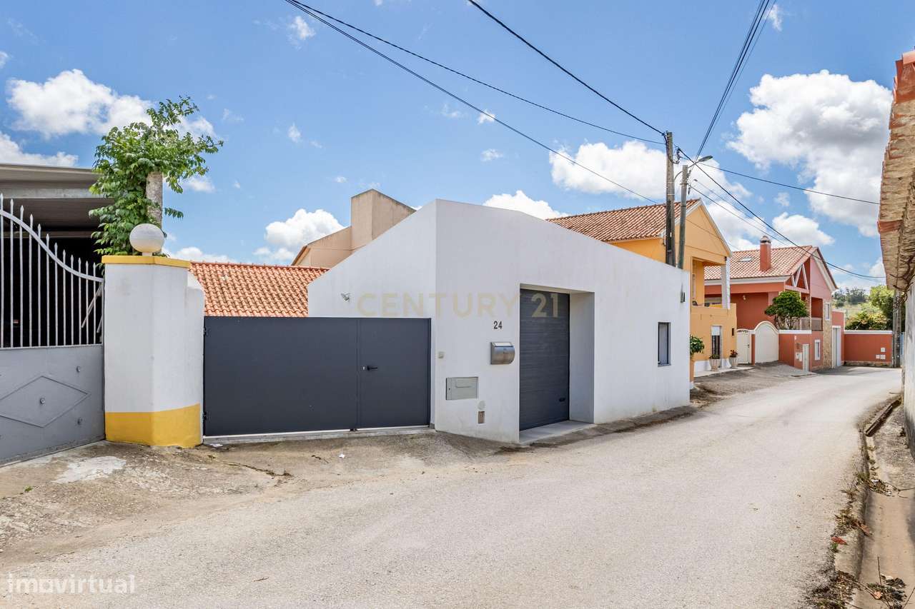 Moradia T3 térrea junto à cidade-29