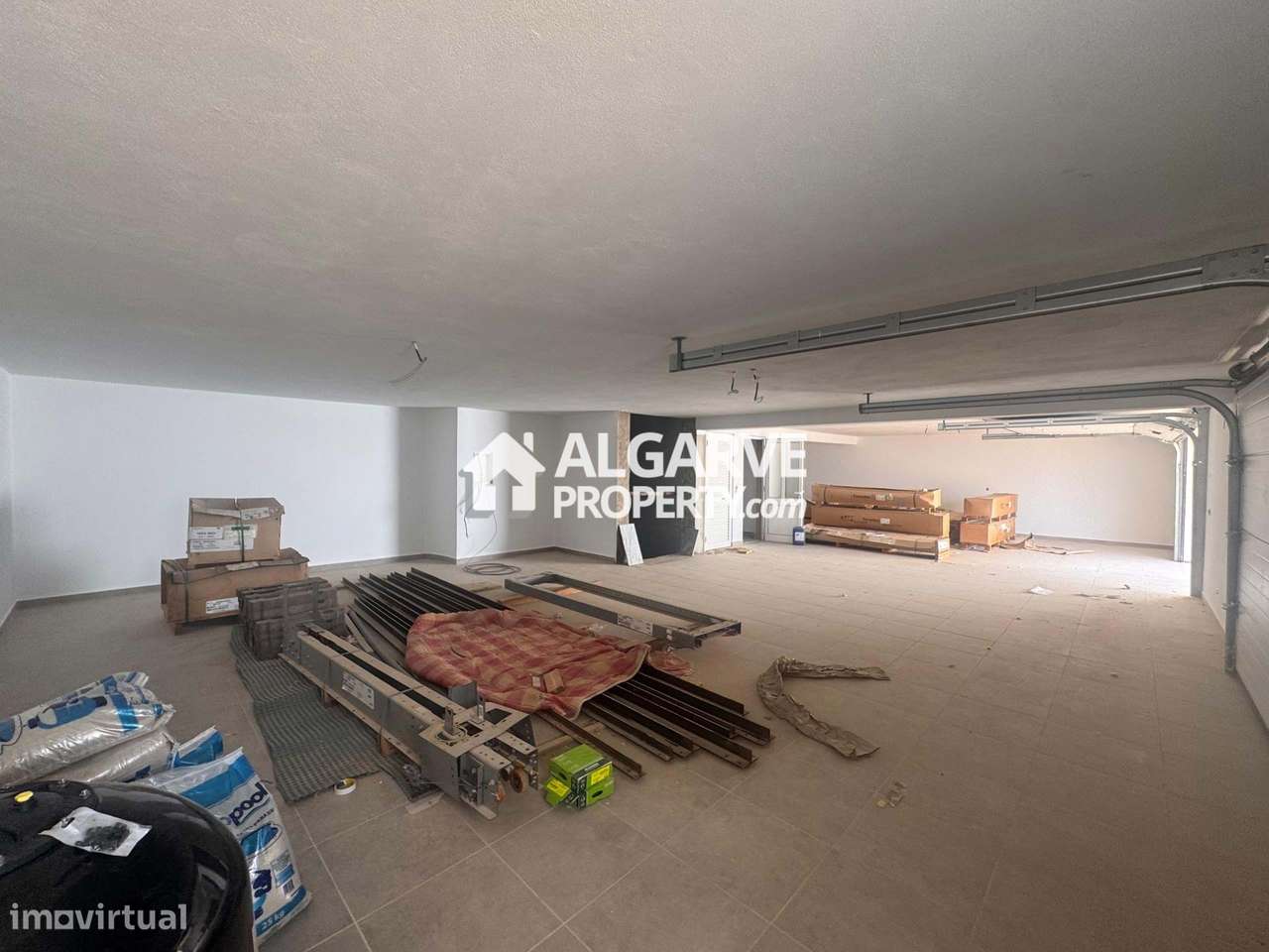 Moradia de Luxo T4 com Piscina e Vista Mar na Guia, Algarve-33