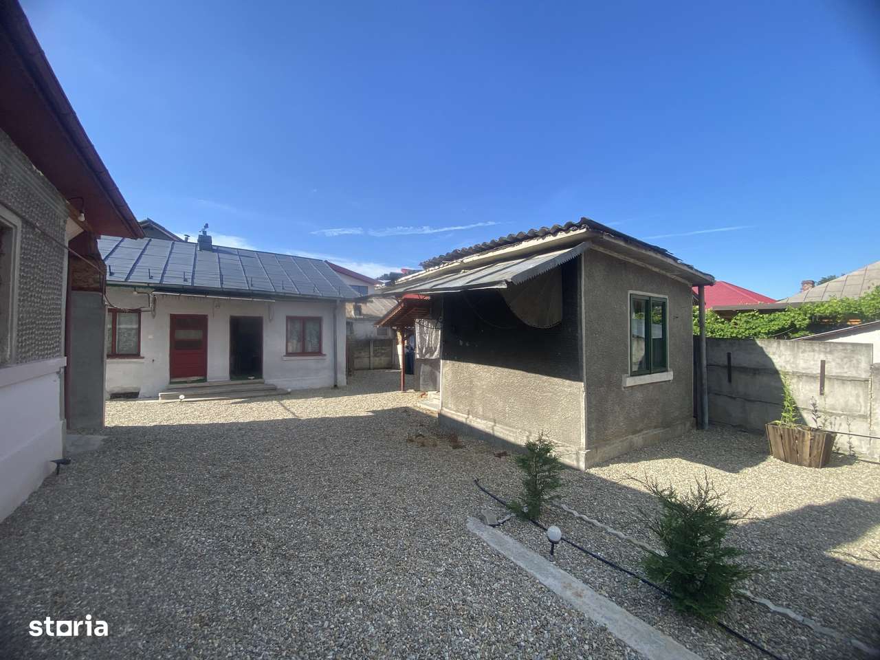 Vanzare casă cu potențial rezidențial și comercial în Pucioasa -441 mp-7