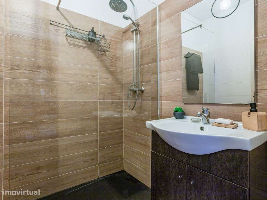 Excelente Apartamento T4 em MIraflores-24
