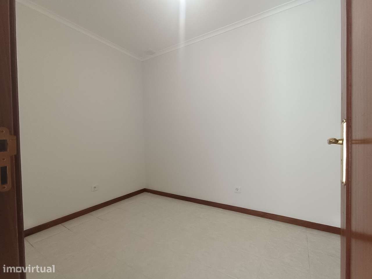 Apartamento T2+1 renovado c/excelente terraço em Oliveira do Douro-33