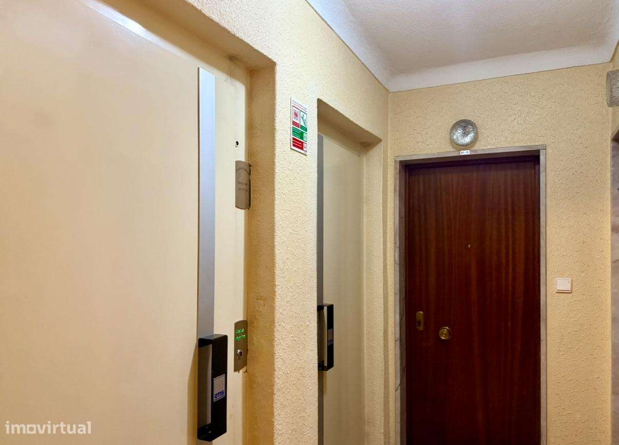 T1 com Parqueamento na Tapada das Mercês-15