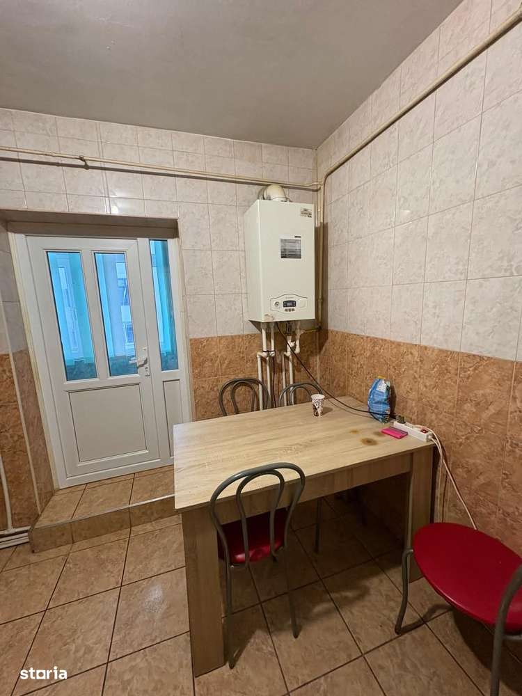 Apartament cu 3 camere decomandat zona Nicolina prima stație Podul Ros - Imagine principală: 5/12