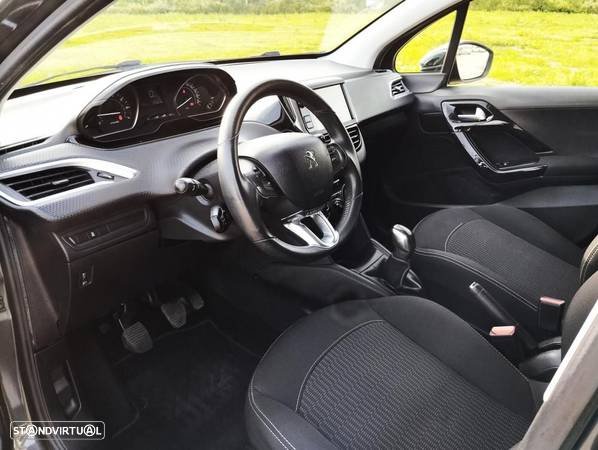 Peugeot 208 1.2 PureTech Style - 32