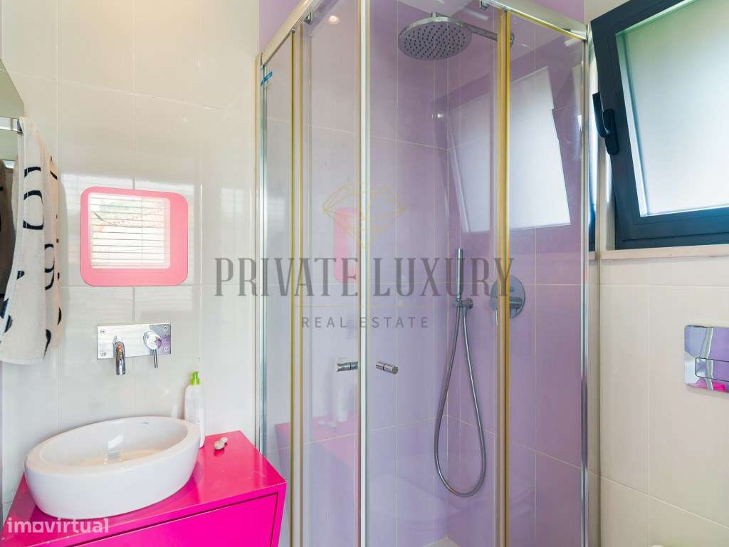 Moradia T4 Contemporânea com Piscina em Caxias-12