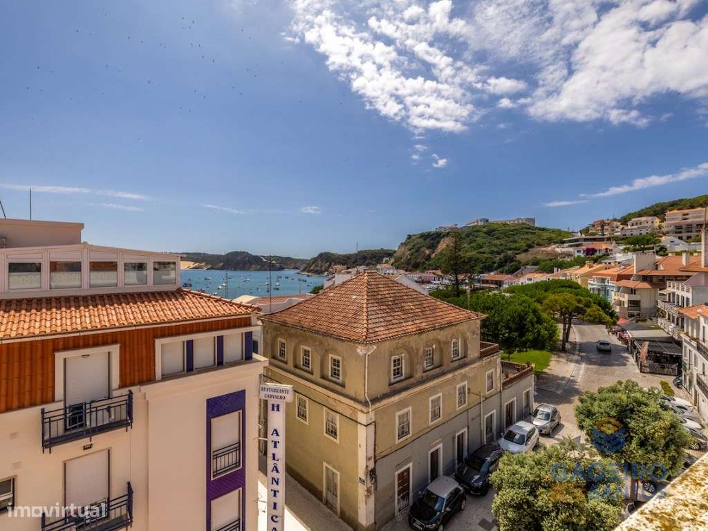 Apartamento Único com Charme Histórico e Conforto Moderno a Passos ...-40