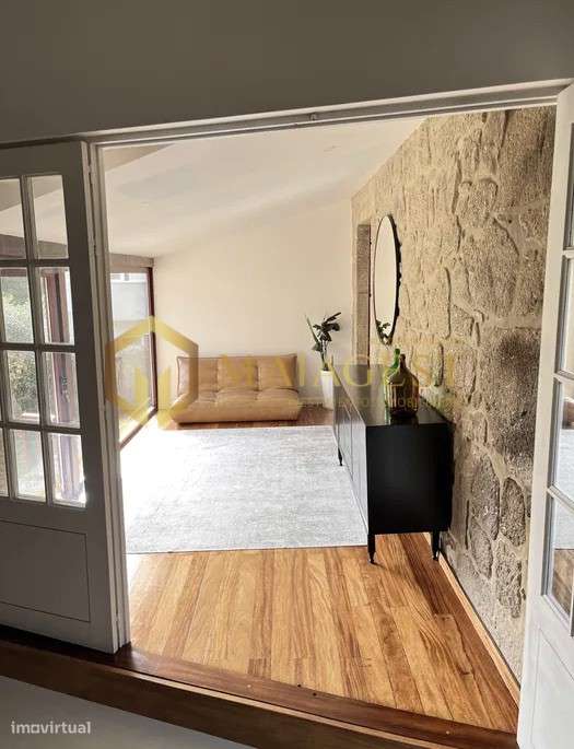 Casa de Pedra de Carácter Único com Conforto Contemporâneo - Grande imagem: 4/12