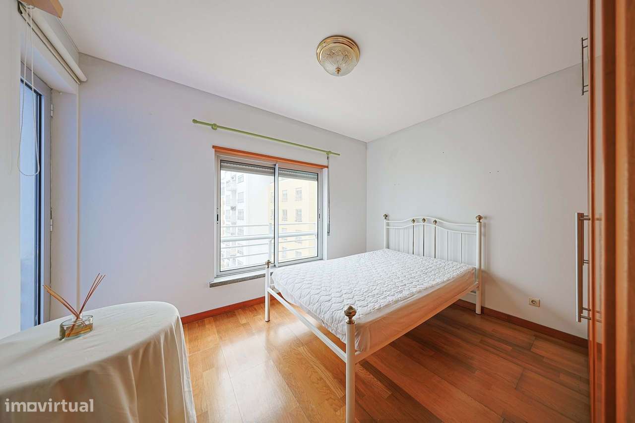 Apartamento T3 na Avenida D. João III para venda-8