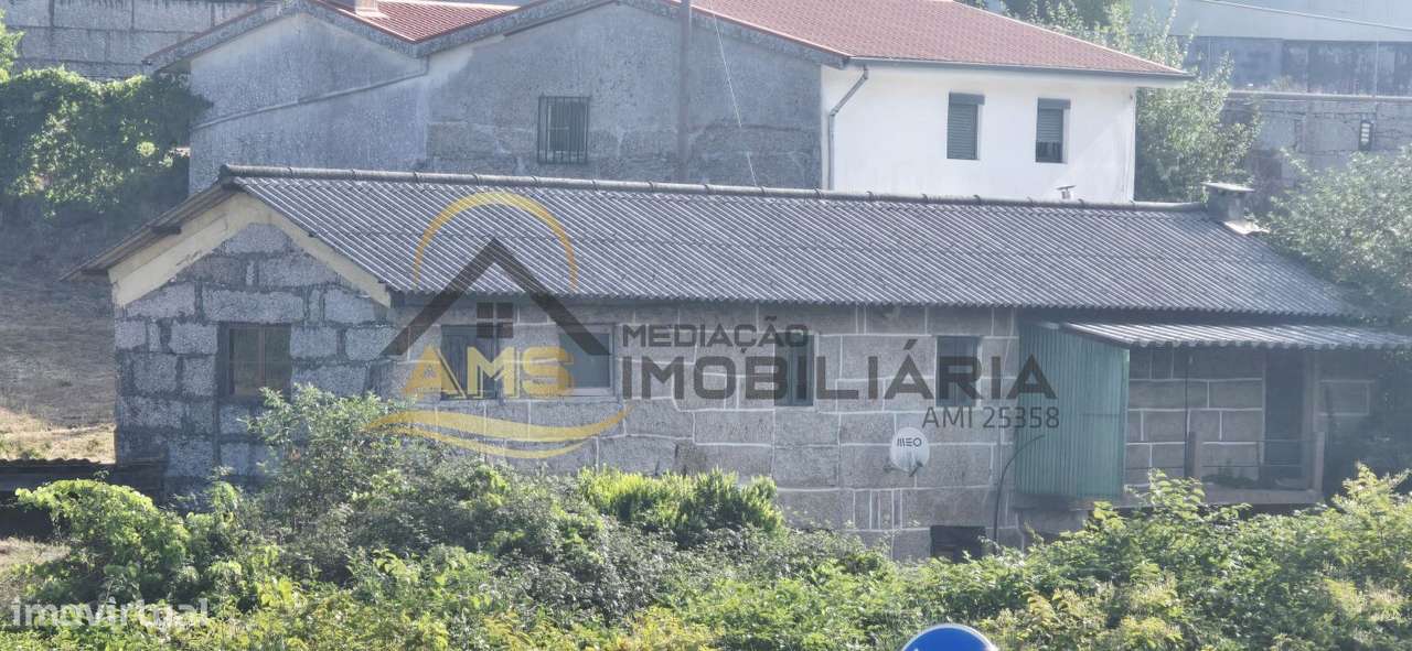Moradia para restauro e terreno industrial com mais de 4000m²-15