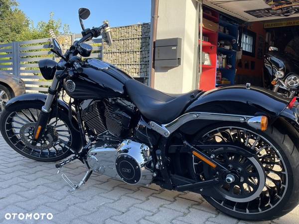 Harley-Davidson Softail Breakout - 7