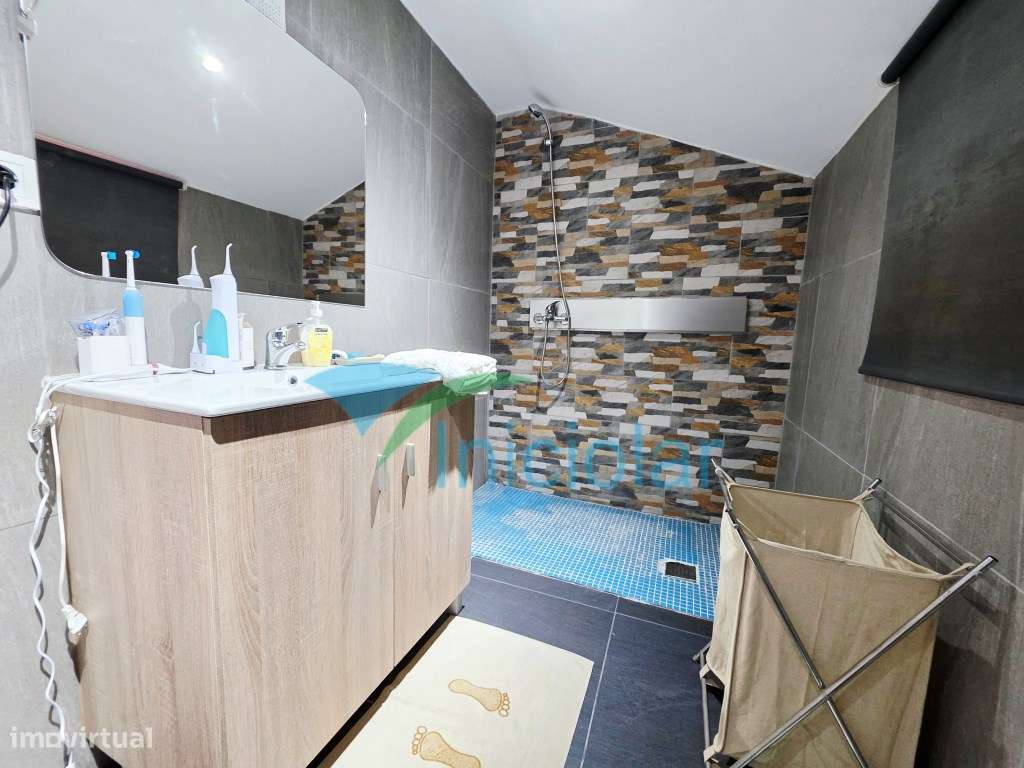 Moradia T3| 3 Frentes| Armazém| Centro de Sao Pedro da Cova-17