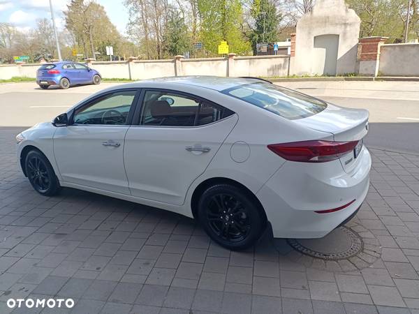 Hyundai Elantra 1.6 Comfort - 7