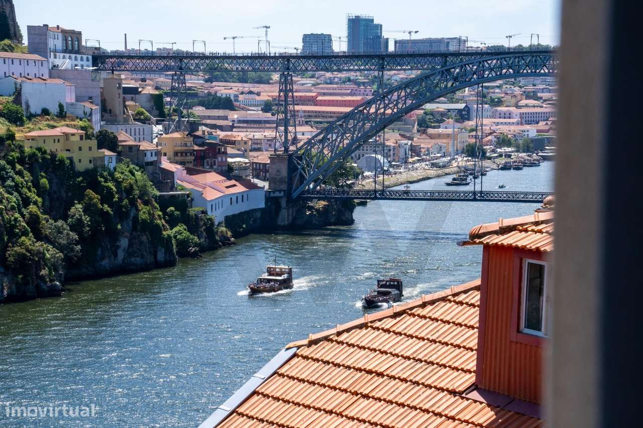 Uma Joia Contemporânea Sobre o Douro - T1 com vistas deslumbrantes-0