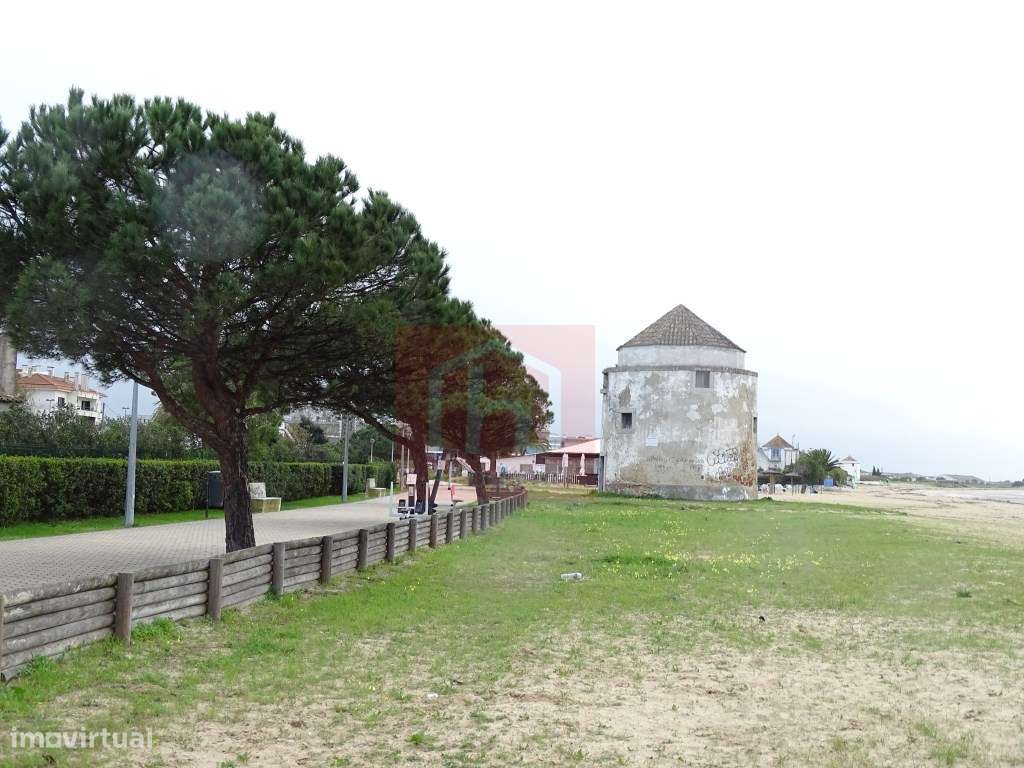 Edifício habitacional e Moinho para recuperar em Alcochete-9