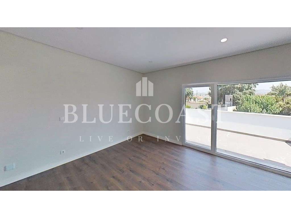 Fantástica Moradia V5 Isolada, em Azeitão-7