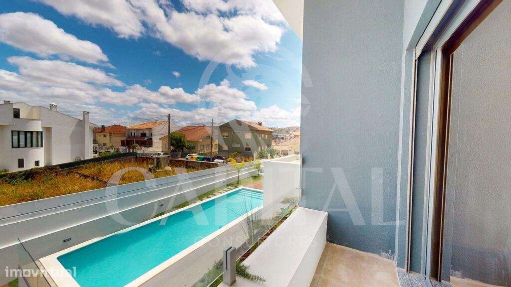 Magnífica Moradia T4 com Piscina e Terraço, em condomínio fechado-35