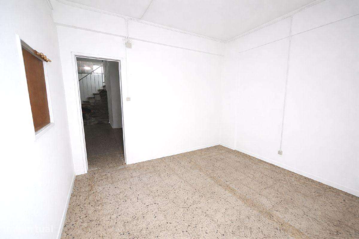 Versatilidade e Rentabilidade: 101 m2 para Negócio ou Serviços-11