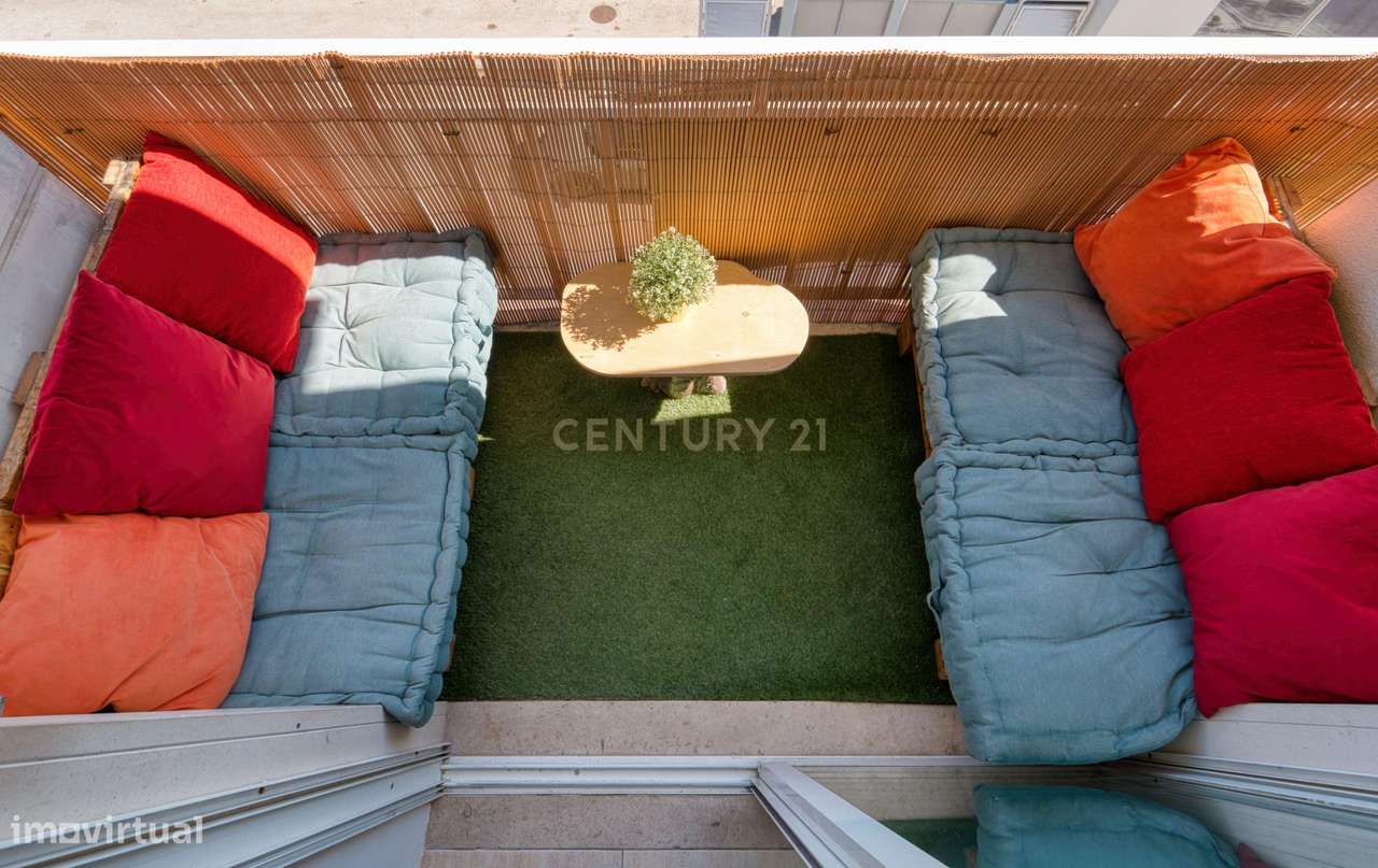 Apartamento T2 com Lareira e arrecadação-Predio com Elevador - Palhais - Grande imagem: 4/24